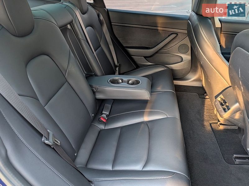 Седан Tesla Model 3 2018 в Львові