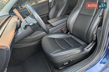 Седан Tesla Model 3 2018 в Львові