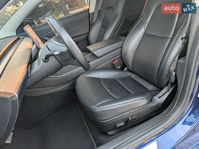 Седан Tesla Model 3 2018 в Львові