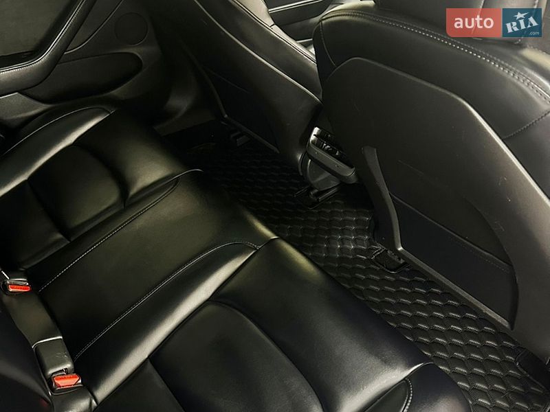 Седан Tesla Model 3 2021 в Одесі