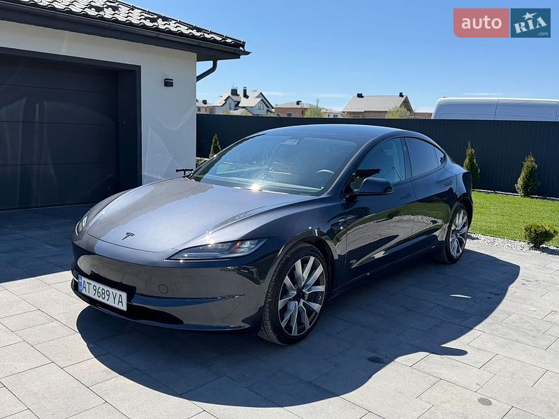 Седан Tesla Model 3 2025 в Ивано-Франковске