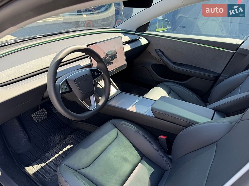 Седан Tesla Model 3 2025 в Ивано-Франковске