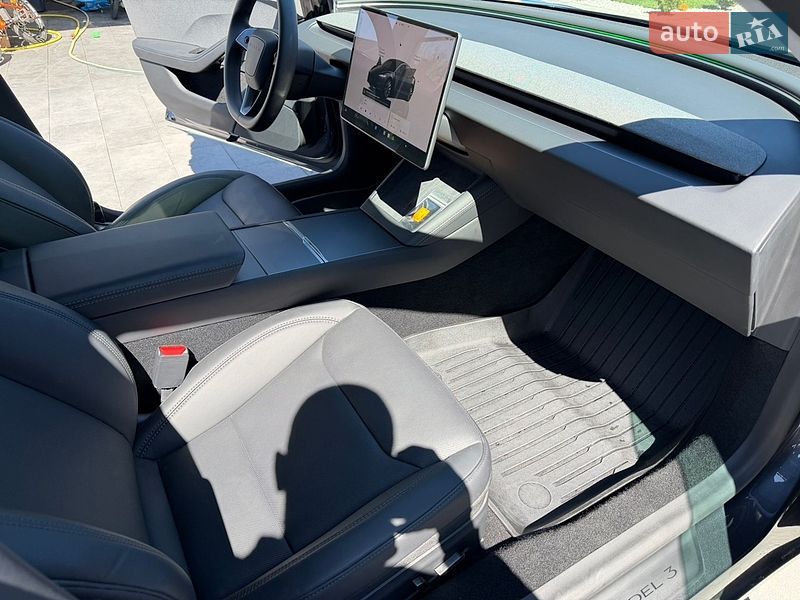 Седан Tesla Model 3 2025 в Ивано-Франковске