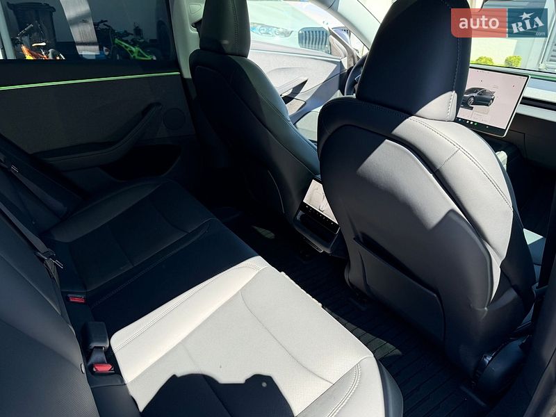 Седан Tesla Model 3 2025 в Ивано-Франковске