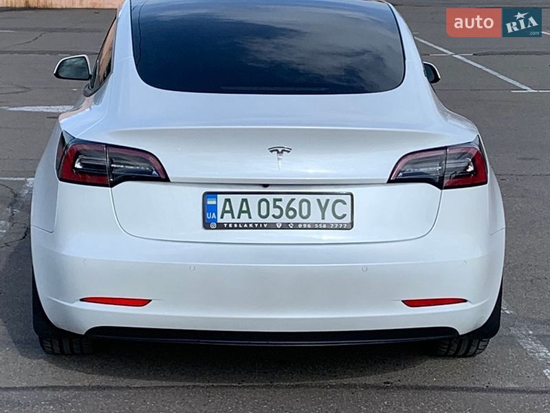 Седан Tesla Model 3 2022 в Киеве