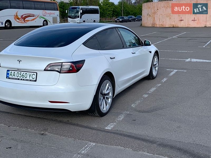 Седан Tesla Model 3 2022 в Киеве