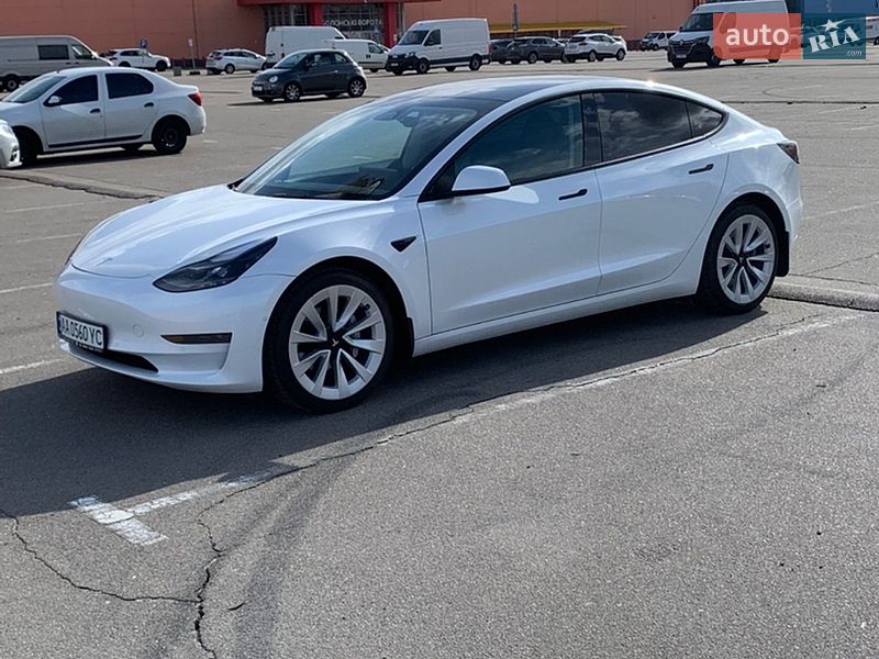 Седан Tesla Model 3 2022 в Киеве
