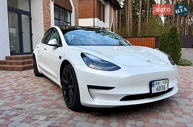 Седан Tesla Model 3 2021 в Киеве