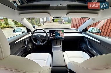 Седан Tesla Model 3 2021 в Киеве