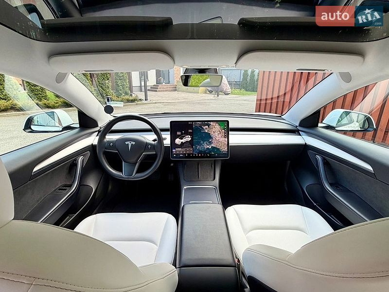 Седан Tesla Model 3 2021 в Киеве
