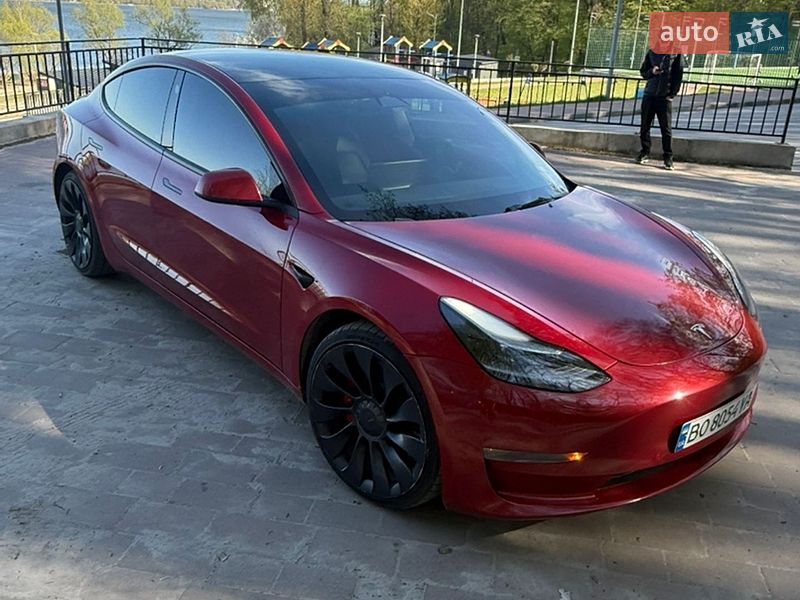 Седан Tesla Model 3 2022 в Тернополе