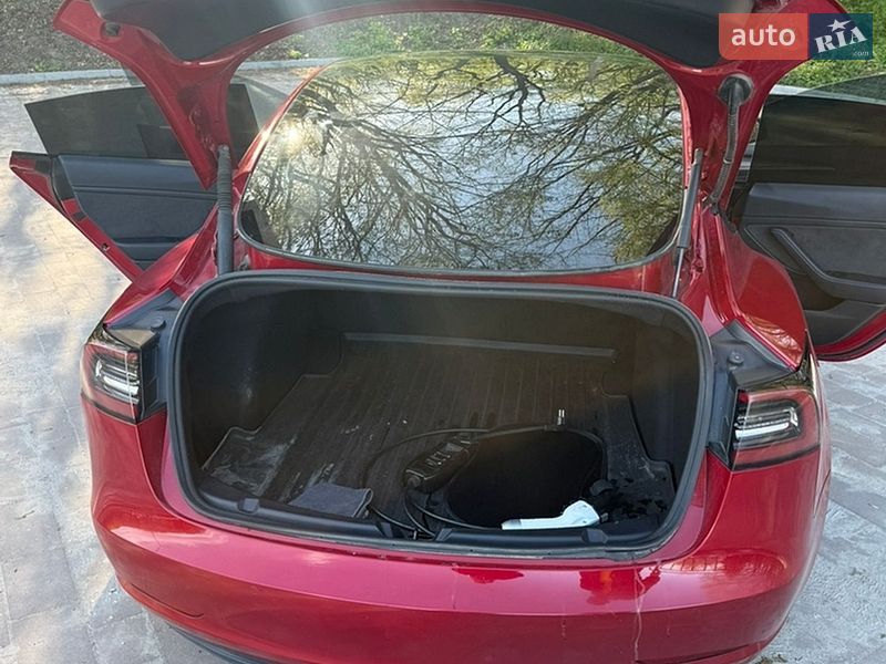 Седан Tesla Model 3 2022 в Тернополе