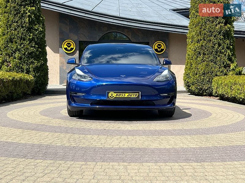 Седан Tesla Model 3 2021 в Львові