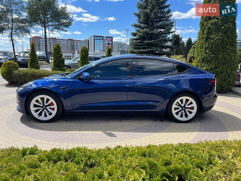 Седан Tesla Model 3 2021 в Львові