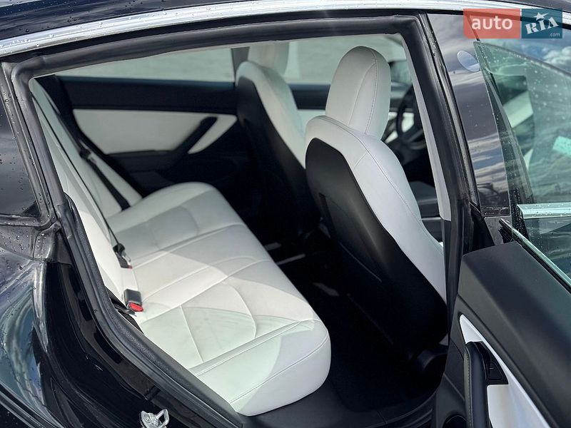 Седан Tesla Model 3 2019 в Днепре