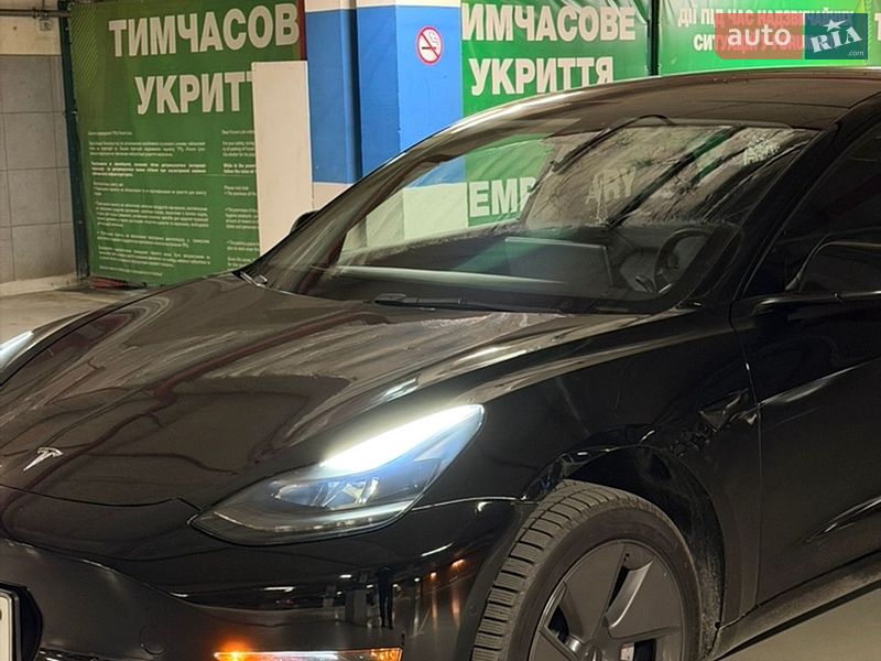 Седан Tesla Model 3 2022 в Львове