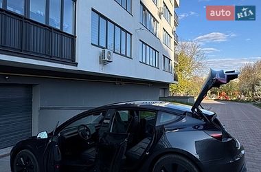 Седан Tesla Model 3 2024 в Львове