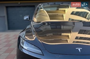 Седан Tesla Model 3 2024 в Львове