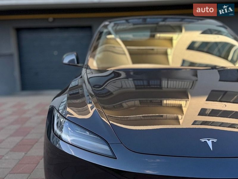 Седан Tesla Model 3 2024 в Львове
