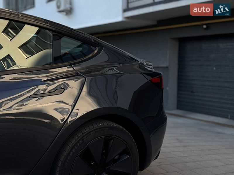 Седан Tesla Model 3 2024 в Львове