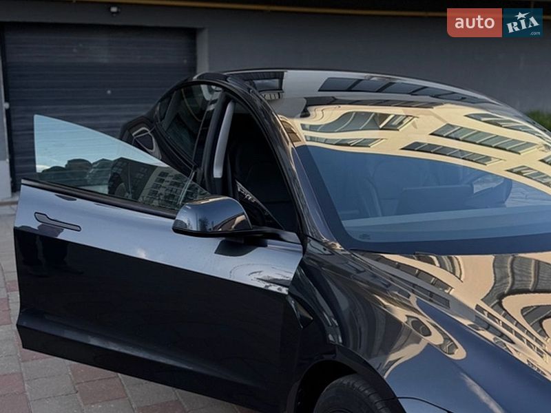 Седан Tesla Model 3 2024 в Львове