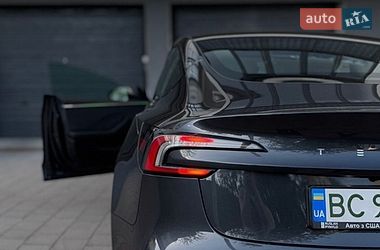 Седан Tesla Model 3 2024 в Львове