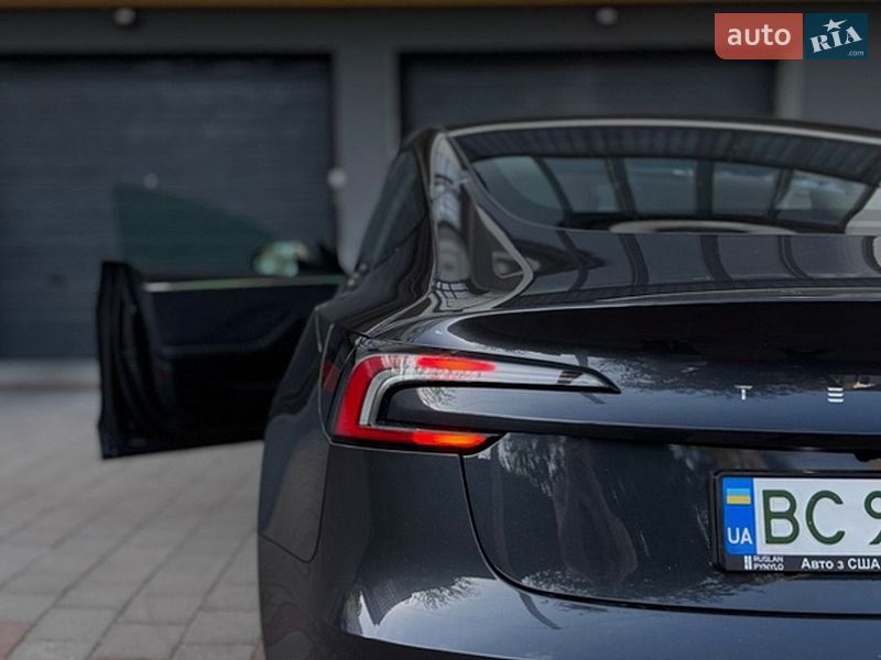 Седан Tesla Model 3 2024 в Львове