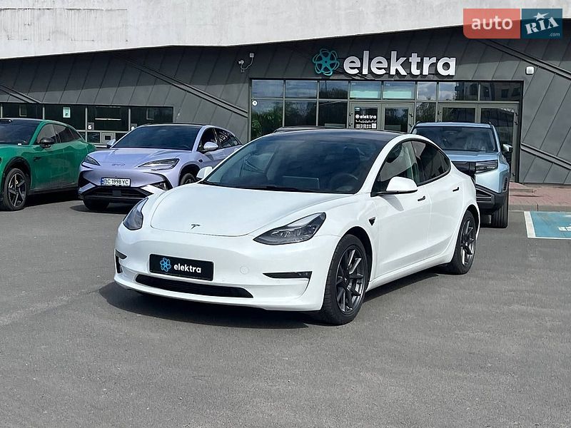 Седан Tesla Model 3 2021 в Львове