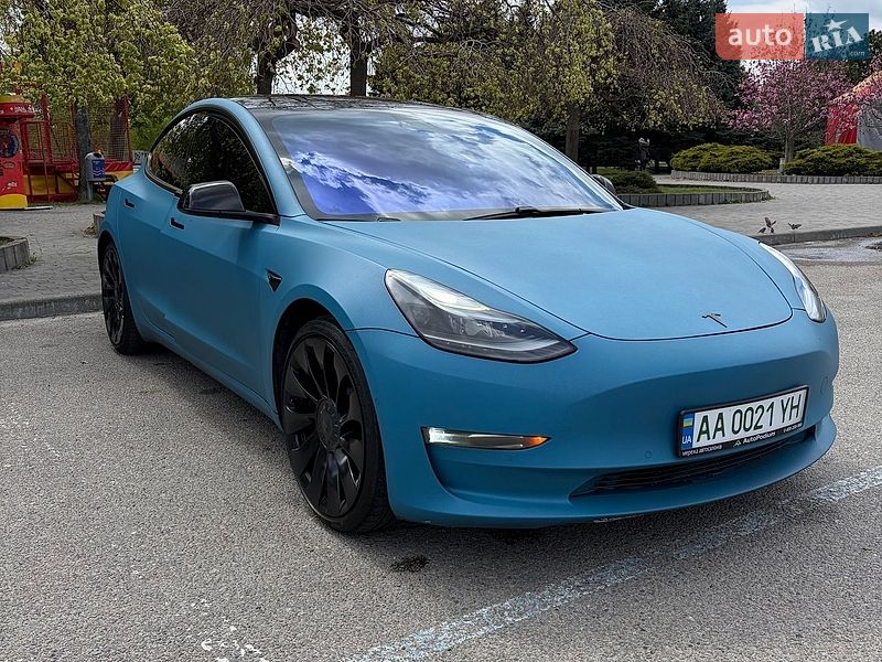Седан Tesla Model 3 2022 в Дніпрі