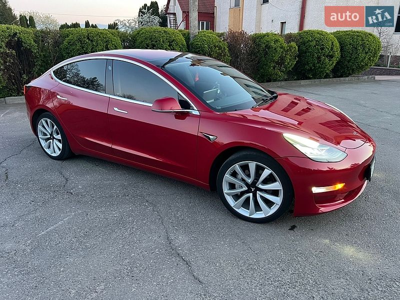 Седан Tesla Model 3 2018 в Тернополе