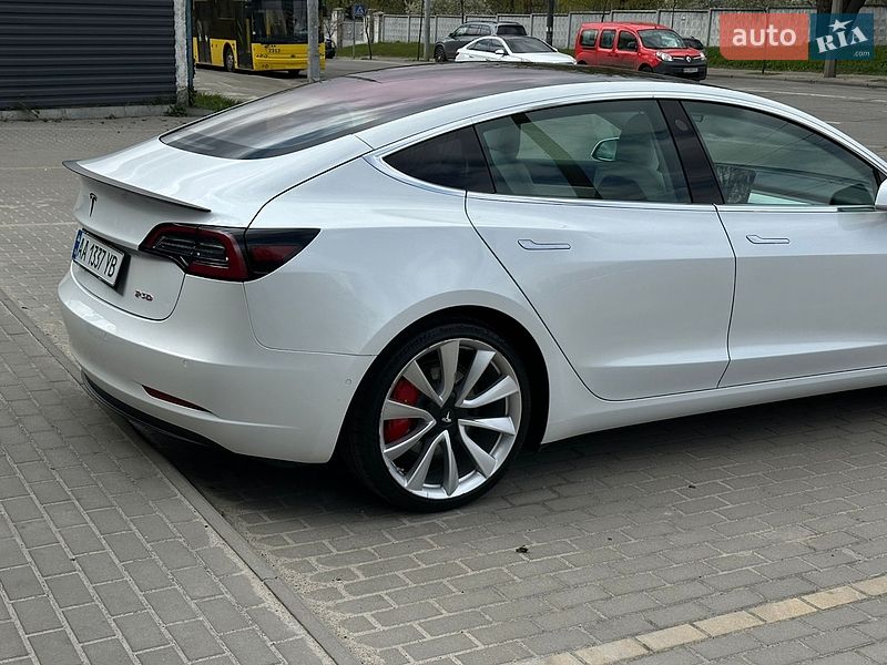 Седан Tesla Model 3 2019 в Киеве