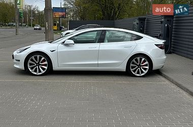 Седан Tesla Model 3 2019 в Киеве
