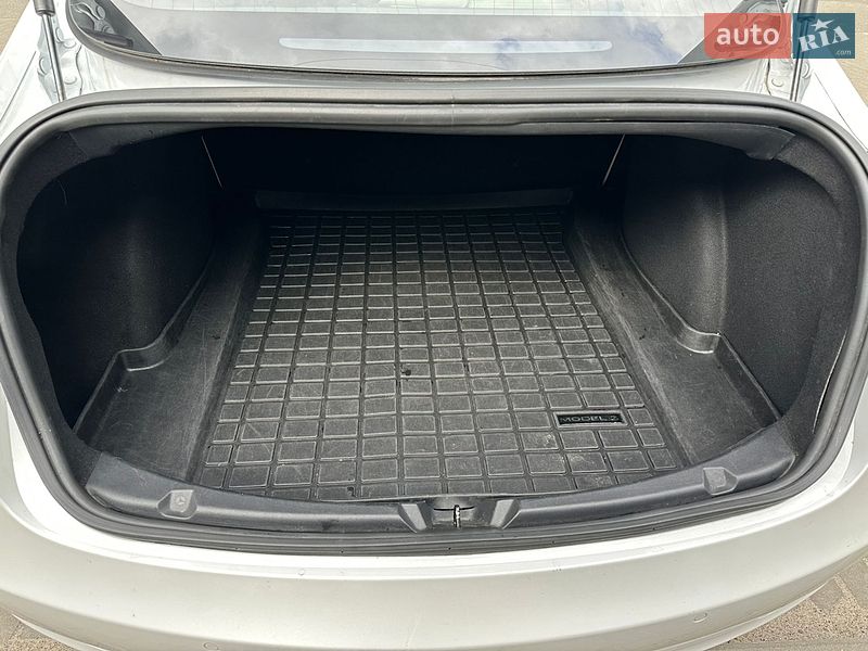 Седан Tesla Model 3 2019 в Киеве
