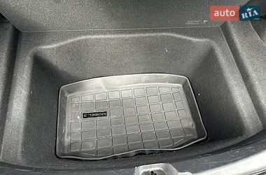 Седан Tesla Model 3 2019 в Киеве