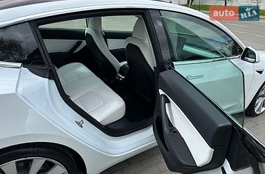 Седан Tesla Model 3 2019 в Киеве