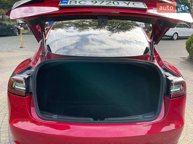 Седан Tesla Model 3 2019 в Львове