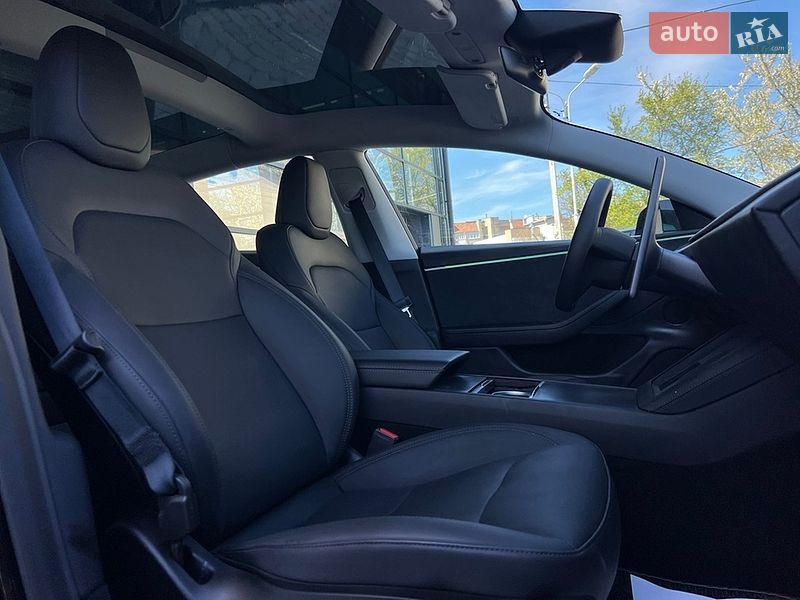 Седан Tesla Model 3 2024 в Ивано-Франковске