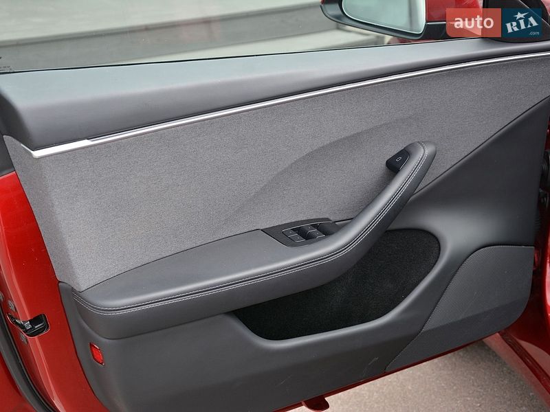 Седан Tesla Model 3 2024 в Киеве