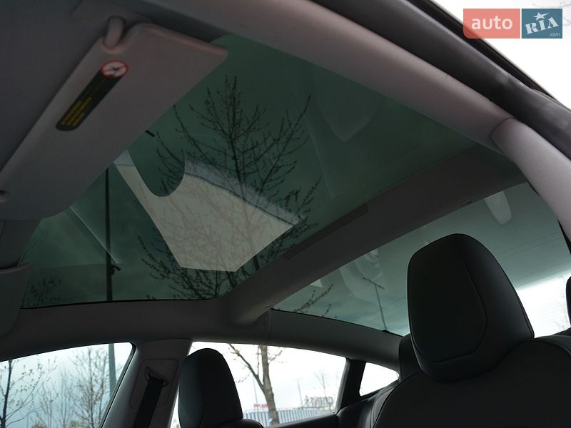 Седан Tesla Model 3 2024 в Киеве