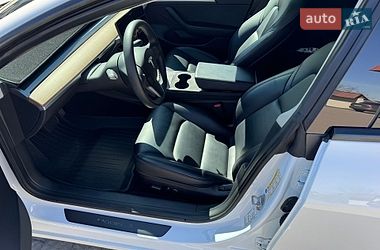 Седан Tesla Model 3 2022 в Буске