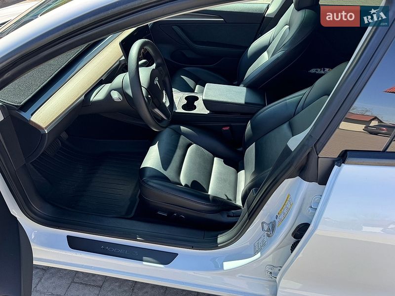 Седан Tesla Model 3 2022 в Буске
