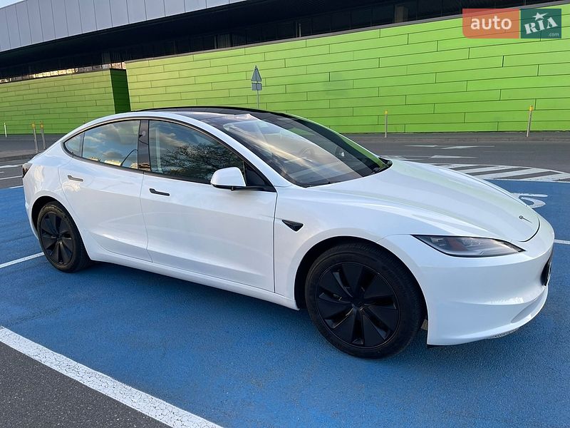 Седан Tesla Model 3 2024 в Киеве