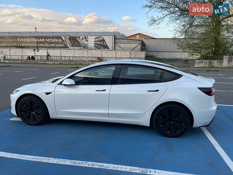 Седан Tesla Model 3 2024 в Киеве