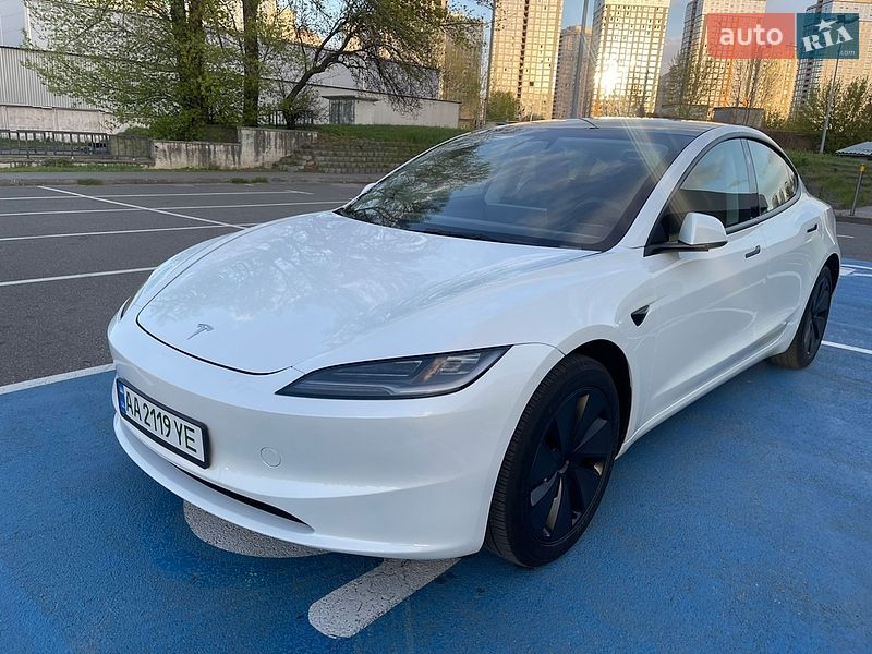 Седан Tesla Model 3 2024 в Киеве