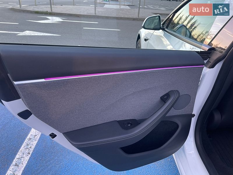 Седан Tesla Model 3 2024 в Киеве
