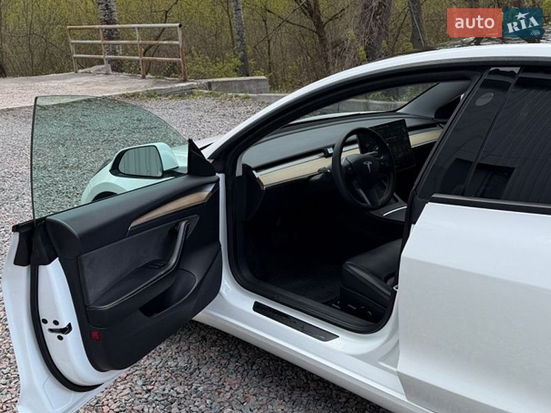 Седан Tesla Model 3 2021 в Чернигове