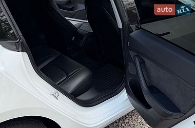 Седан Tesla Model 3 2021 в Чернигове