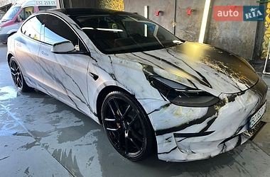 Седан Tesla Model 3 2022 в Львове