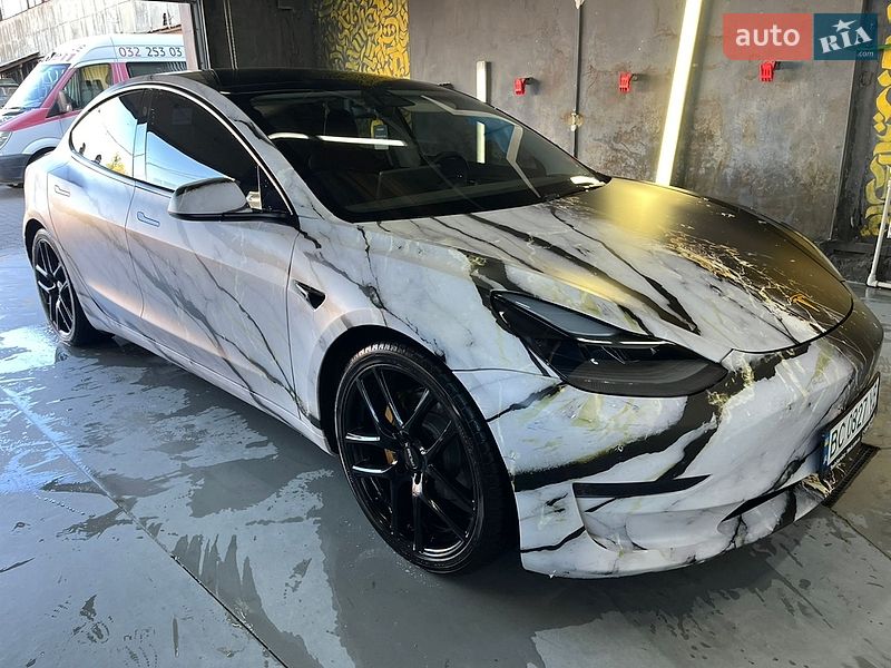 Седан Tesla Model 3 2022 в Львове