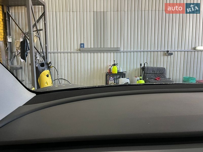 Седан Tesla Model 3 2022 в Львове